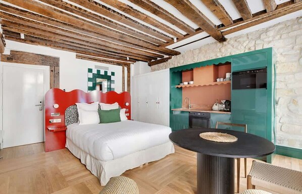 1 bedroom, travel cot, WiFi, bed sheets