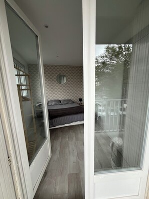 1 bedroom, WiFi, bed sheets - Fully renovated, comfortable 2-bedroom apartment near Paris. (livry gargan)