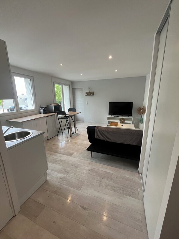 Interior - Fully renovated, comfortable 2-bedroom apartment near Paris. (livry gargan)