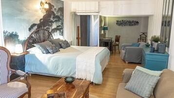 Phòng Suite tiện nghi đơn giản | Trang trí khác biệt, trang bị nội thất với thiết kế riêng biệt