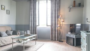 Suite Deluks | Area keluarga | Smart TV 127-cm dengan saluran TV digital, Netflix, dan mainan