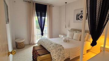 3 kamar tidur, setrika/meja setrika, dan seprai linen