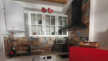 Apartemen | Dapur pribadi | Lemari es, microwave, oven, dan kompor