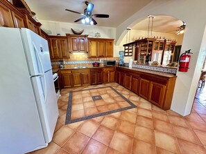 Fridge, microwave, oven, stovetop - Spacious 3BR Beachfront Condo, Pool (San Pedro - North)