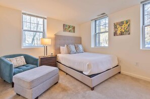 2 habitaciones, escritorio, tabla de planchar con plancha y wifi 