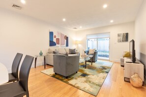 TV, offices - Private Home Near Kendall Sq (Cambridge)