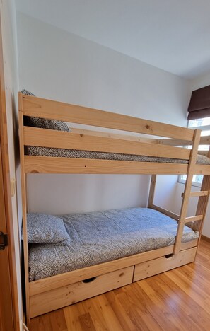 Apartment | 2 bedrooms, iron/ironing board, free WiFi, bed sheets