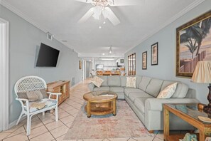 Een televisie en een dvd-speler