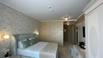 Phòng đôi Tiêu chuẩn, 1 phòng ngủ, không hút thuốc, quang cảnh thành phố | Bộ đồ giường cao cấp, nệm có lớp đệm bông, minibar