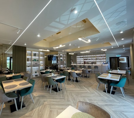Breakfast, lunch and dinner served . Boutique Hotel Bals