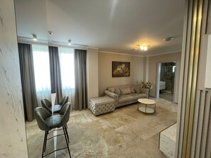 Apartment, 1 Bedroom, Non Smoking, City View | Living area