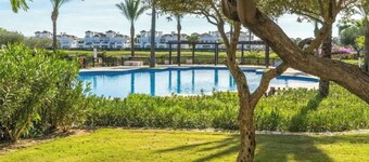 Golf Resort - Apartment - Sleeps4 - Pool - Parking
