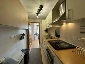 Fridge, microwave, oven, stovetop - Golf Resort - Apartment - Sleeps4 - Pool - Parking (Torre-Pacheco)
