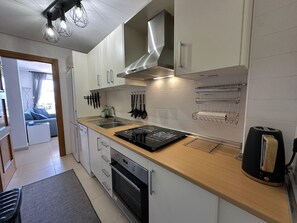 Fridge, microwave, oven, stovetop - Golf Resort - Apartment - Sleeps4 - Pool - Parking (Torre-Pacheco)
