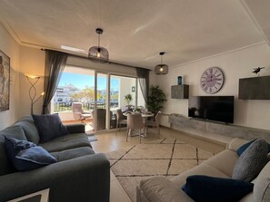 TV - Golf Resort - Apartment - Sleeps4 - Pool - Parking (Torre-Pacheco)