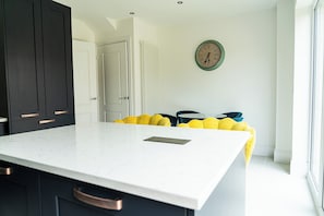 Maison supérieure, patio, vue sur la colline | Cuisine privée | Bouilloire électrique