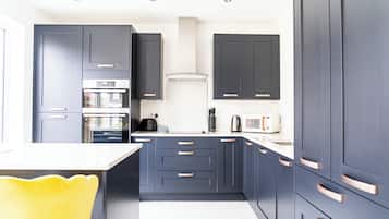 Superior House, Patio, Hill View | Private kitchen | Electric kettle