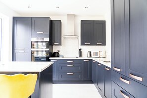 Casa superior, varanda, vista para a colina | Cozinha privada | Chaleira elétrica