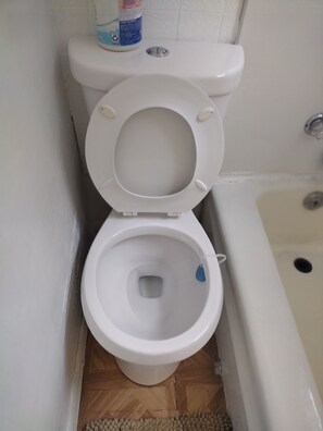 タオル、石鹸、トイレットペーパー