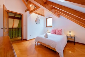 3 bedrooms, iron/ironing board, travel cot, WiFi