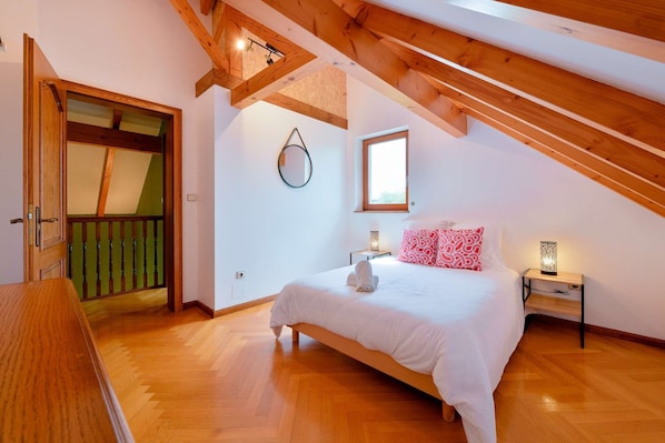 3 bedrooms, iron/ironing board, travel crib, WiFi