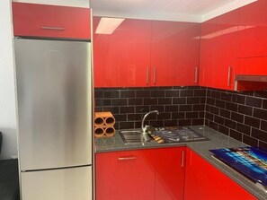 Ferienhaus | Eigene Küche | Kühlschrank, Mikrowelle, Ofen, Herdplatte
