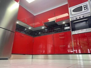 House | Private kitchen | Fridge, microwave, oven, stovetop - Stunning 3-story Traditional Spanish House (El Campello)