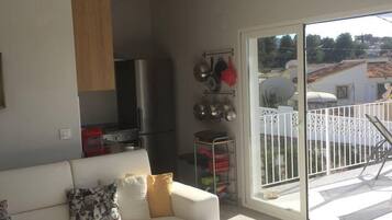 Apartment | Living area | Fireplace