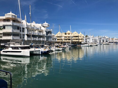 Apartment - Sleeps 4 - Parking - Garden - Pool