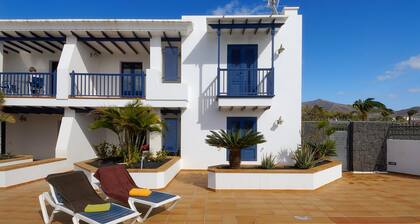 Immaculate 2-bed Apartment No 5 in Playa Blanca