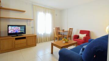 Apartamento | Zona de estar | Una televisión