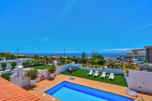Outdoor pool - Espectacular Villa Aurora Playa la Arena (Santiago del Teide)