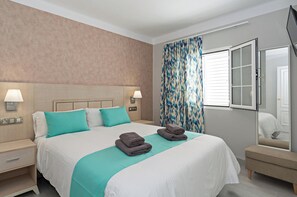 3 slaapkamers, een strijkplank/strijkijzer, gratis wifi, beddengoed