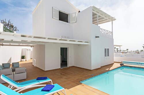 3 Bed Villa - Pool, Patio, Outdoor Dining Terrace