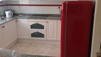 Vila | Dapur pribadi | Lemari es, microwave, oven, dan kompor