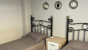 Villa | 4 bedrooms, iron/ironing board, WiFi (free), bed sheets - Inviting 4-bed Villa in Orihuela (Orihuela)