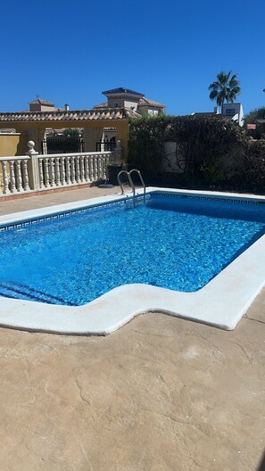 Villa | Pool | Outdoor pool - Inviting 4-bed Villa in Orihuela (Orihuela)