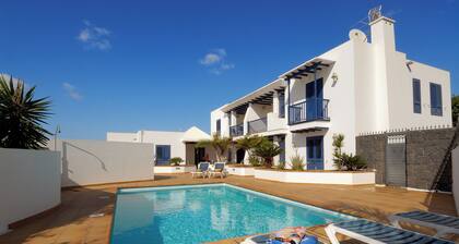 Impeccable 2-bed Apartment No 2 in Playa Blanca
