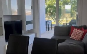 Apartment | Living area - Stylish 2-bed Apartment Overlooking the Fairways (Torre-Pacheco)