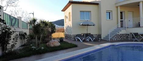 Hus | Basseng | Utendørsbasseng