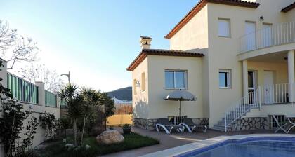 Stunning 3-bed House in Pego