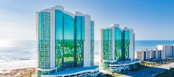 TURQUOISE Place.  3 bed 3 bath.  Sleeps 12. Balcony Hot Tub . Spring Free Night