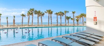 Balcony Hot Tub. Heated Indoor Pool.TURQUOISE Place, 3bed 3 bath. Nov 25% off.