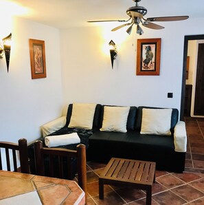 Villa | Living area - Luxury Villa, 2 Pools, Jacuzzi, Wifi, Equestrian (Villanueva del Trabuco)