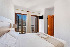 4 bedrooms, iron/ironing board, free WiFi, bed sheets - Apto La Colina Atlantic View (Arona)