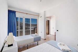 4 bedrooms, iron/ironing board, free WiFi, bed sheets - Apto La Colina Atlantic View (Arona)