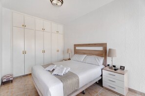 4 bedrooms, iron/ironing board, free WiFi, bed sheets - Apto La Colina Atlantic View (Arona)