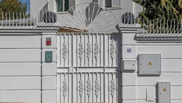 Villa | Exterior