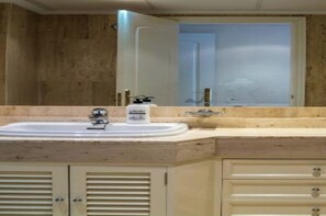 Shower, hair dryer, towels, toilet paper