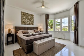Villa | 4 bedrooms, iron/ironing board, free WiFi, bed sheets
